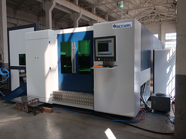 डबल फूस परिवर्तक के साथ 3000W फाइबर लेजर काटने की मशीन